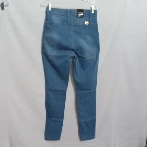 Chic Denim Skinny Butt Lifting Jeans for Women - Picture 6 of 10